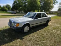 Gebraucht Mercedes E230 132 PS (97 kW) 1988 Silber Limousine