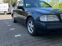 Gebraucht Mercedes C180 122 PS (89 kW) 1996 Schwarz Limousine