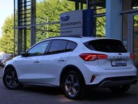 Gebraucht Ford Focus Active X 125 PS (91 kW) 2022 Frostwei Limousine