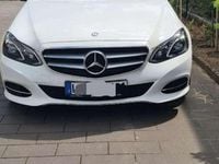 Gebraucht Mercedes E220 Avantgarde 170 PS (125 kW) 2015 Weiß Limousine