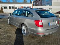Używany Skoda Superb 140 KM (102 kW) 2012 Szary Kombi