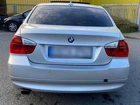 Gebraucht BMW 318 143 PS (105 kW) 2007 Grau Limousine