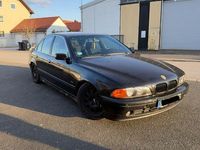 Second-hand BMW 520 Performance 170 CP (125 kW) 2000 Negru Berlinǎ