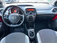 Gebraucht Toyota Aygo X-play 69 PS (50 kW) 2015 Rot Kleinwagen