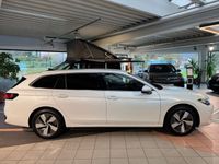 Gebraucht VW Passat Business 150 PS (110 kW) 2024 Oryxweiß Kombi