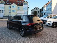 Gebraucht VW Tiguan Sound 125 PS (91 kW) 2017 Schwarz (metallic) SUV