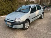 Gebraucht Renault Clio II 55 PS (40 kW) 2000 Silber Kleinwagen