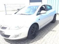 Gebraucht Opel Astra 140 PS (102 kW) 2010 Silber Kleinwagen