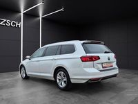 Gebraucht VW Passat Elegance 150 PS (110 kW) 2022 Oryxweiß perlmutteffekt Kombi