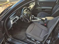 Gebraucht BMW 320 184 PS (135 kW) 2010 Schwarz Kombi