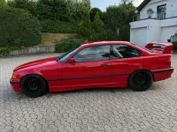 Gebraucht BMW 323 Basis 170 PS (125 kW) 1995 Rot Coupé