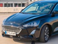 Używany Ford Focus Cool & Connect 120 KM (88 kW) 2019 Czarny Sedan/Limuzyna