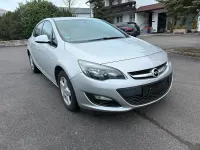 Używany Opel Astra Selection 101 KM (74 kW) 2014 Srebrny Sedan/Limuzyna