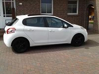 Gebraucht Peugeot 208 Active 68 PS (50 kW) 2012 Weiß Kleinwagen
