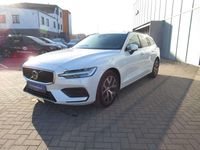 Gebraucht Volvo V60 Core 163 PS (119 kW) 2024 Crystal white pearl Kombi