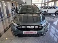Neu Dacia Jogger Expression 101 PS (74 kW) 2026 Zederngrün Van / Kleinbus