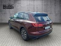 Gebraucht VW Touareg Basis 286 PS (210 kW) 2019 Malbec red (metallic) SUV