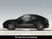 Second-hand Porsche Macan 4 Electric 300 kW (408 CP) 2025 Negru SUV