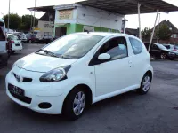 Gebraucht Toyota Aygo 68 PS (50 kW) 2011 Weiß Kleinwagen