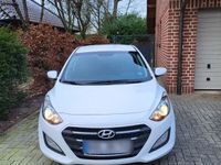 gebraucht Hyundai i30 blue 1.4 Classic in weiß