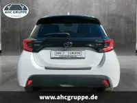 Neu Toyota Yaris Connect Style 117 PS (86 kW) 2025 Weiß Kleinwagen