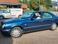 Gebraucht Mercedes E230 150 PS (110 kW) 1995 Blau Limousine