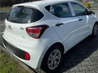 Gebraucht Hyundai i10 67 PS (49 kW) 2017 Weiß Kleinwagen