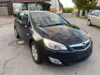 Gebraucht Opel Astra Design Edition 125 PS (91 kW) 2011 Saphirschwarz mineraleffekt Kombi