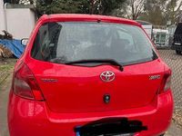 Gebraucht Toyota Yaris 69 PS (50 kW) 2008 Rot Limousine