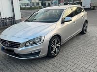 Gebraucht Volvo V60 190 PS (139 kW) 2015 Silber Kombi