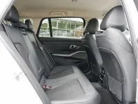 Gebraucht BMW 330e Advantage 292 PS (214 kW) 2021 Mineralweiss Kombi