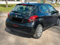 Gebraucht Peugeot 208 83 PS (61 kW) 2019 Schwarz Kleinwagen
