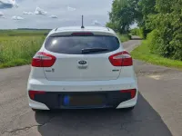 Gebraucht Kia Rio Premium 84 PS (61 kW) 2016 Weiß Kleinwagen