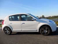 Gebraucht Dacia Sandero Lauréate 87 PS (63 kW) 2009 Weiß Kleinwagen