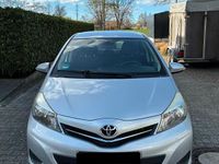 Gebraucht Toyota Yaris 99 PS (72 kW) 2012 Silber Kleinwagen