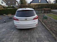 Gebraucht Hyundai i30 Style 135 PS (99 kW) 2015 Weiß Kombi