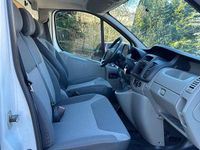 Gebraucht Renault Trafic 115 PS (84 kW) 2013 Weiß Van / Kleinbus