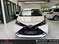 Gebraucht Toyota Aygo X-play 69 PS (50 kW) 2017 Weiß Kleinwagen
