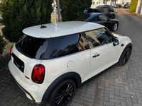 Gebraucht Mini Cooper Classic 136 PS (100 kW) 2021 Weiß Kleinwagen