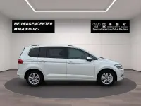Neu VW Touran Highline 150 PS (110 kW) 2025 Oryxweiß perlmutteffekt Van / Kleinbus