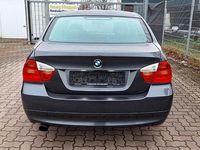 Gebraucht BMW 318 129 PS (94 kW) 2007 Grau Limousine