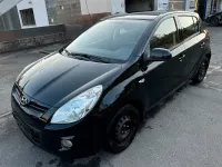 Gebraucht Hyundai i20 77 PS (56 kW) 2011 Schwarz Kleinwagen