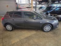 Gebraucht Opel Astra 140 PS (102 kW) 2012 Grau Limousine