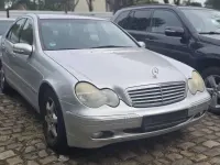 Gebraucht Mercedes C180 143 PS (105 kW) 2003 Brillantsilber  metalliclack Limousine