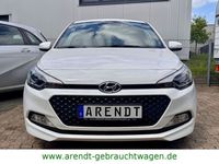 Gebraucht Hyundai i20 Passion 84 PS (61 kW) 2017 Weiß Limousine