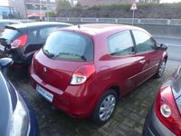 Gebraucht Renault Clio II Dynamique 75 PS (55 kW) 2011 Rot dyna Kleinwagen