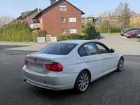 Gebraucht BMW 316 143 PS (105 kW) 2011 Weiß Limousine