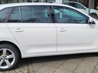 Gebraucht Skoda Rapid Elegance 122 PS (89 kW) 2014 Candyweiss Limousine
