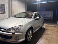 Gebraucht Peugeot 206 CC 109 PS (80 kW) 2006 Silber Cabrio