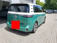 Gebraucht VW ID. Buzz Pro 150 kW (204 PS) 2023 96 candyweiß/bay leaf green m Van / Kleinbus